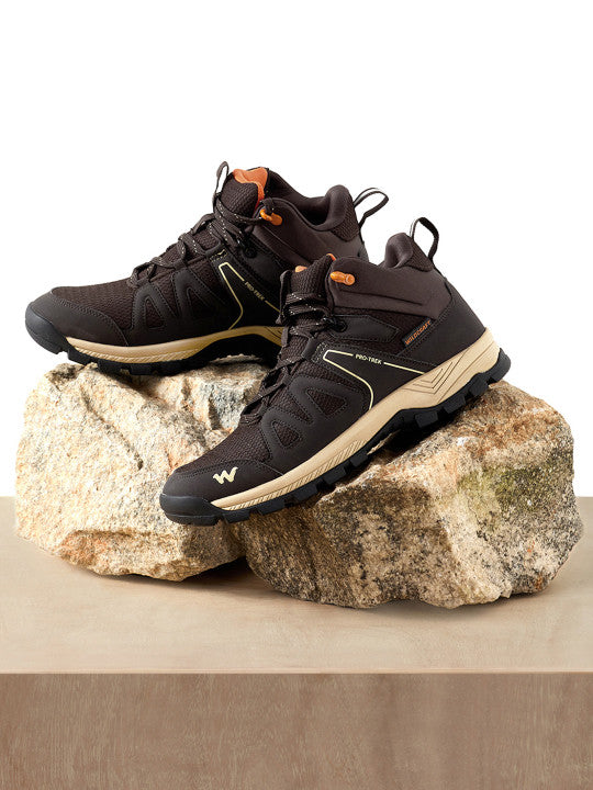 Men Textured PU Trekking Shoes